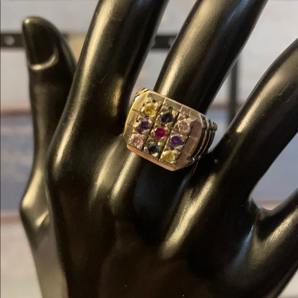 Pre-owned sterling silver ring sz 7 w/gemstones. 6